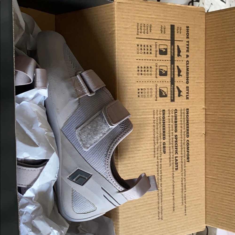 Momentum Vegan women’s rock climbing shoes